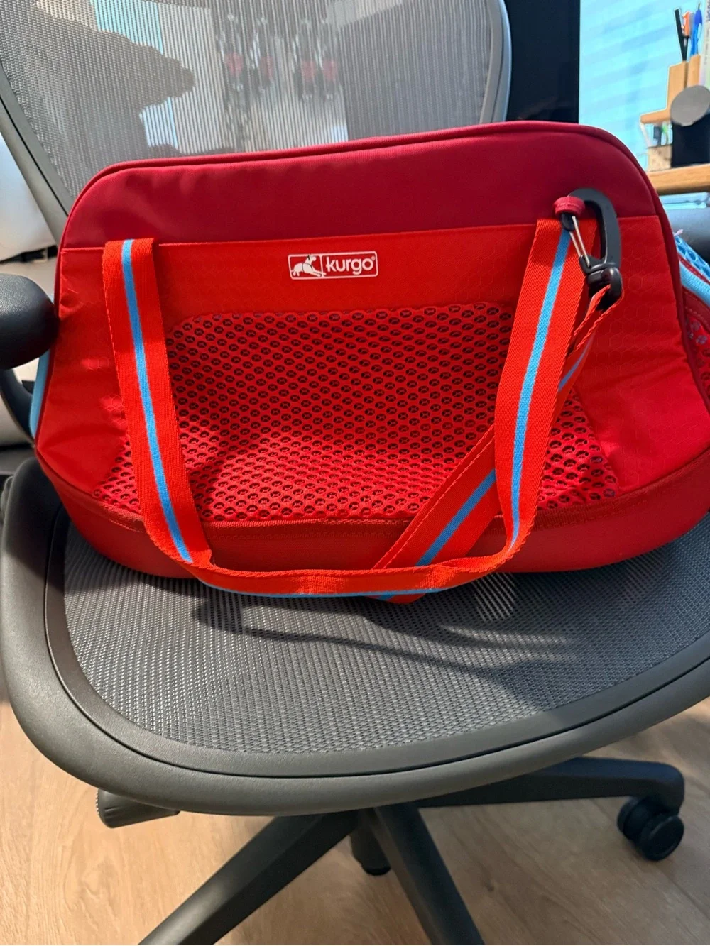 Kurgo Red Dog Carrier Shoulder Bag with Blue Trim size S
